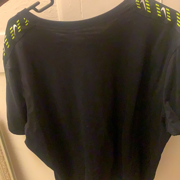 COPY - Nike volt swoosh t shirt XL black - Picture 4 of 4